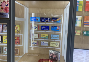 Gablota z tabliczkami czekolady